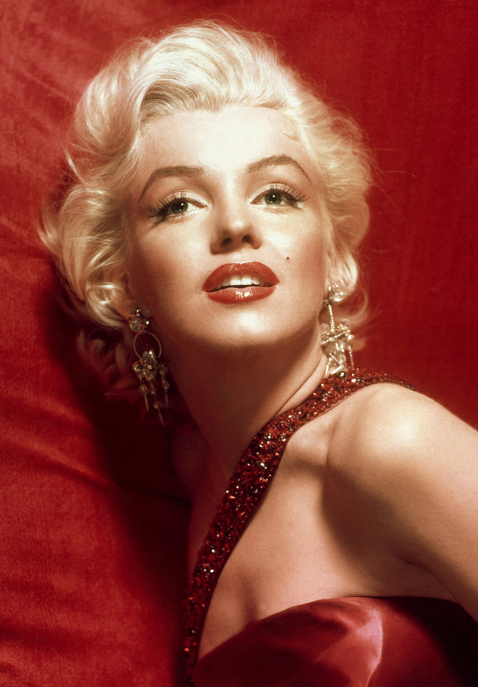 Marilyn Monroe, the American actress, model, and cultural icon, shares quotes filled with beauty, love, confidence, glamour.